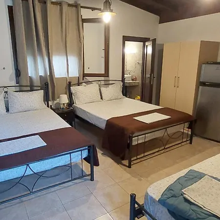 Dimitris - 4 *